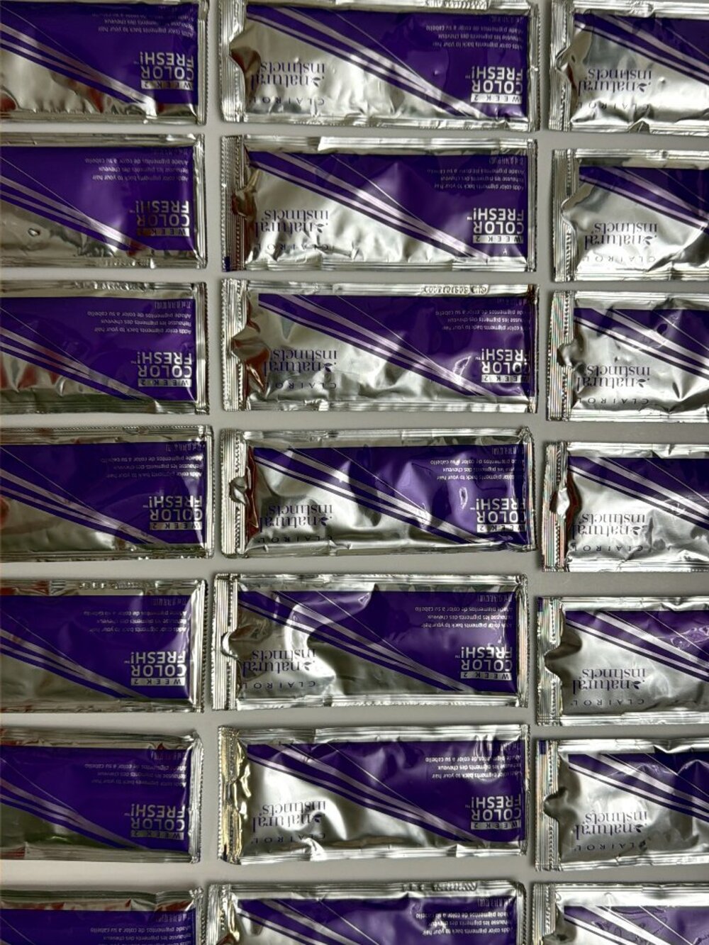 Lot of 21 Clairol Natural Instincts Week 2 Color Fresh Treatments – 0.74 oz Each